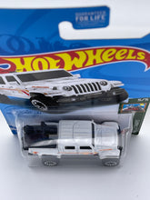 Load image into Gallery viewer, Hot Wheels ‘20 Jeep Gladiator (White)
