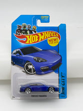 Load image into Gallery viewer, Hot Wheels Porsche Panamera
