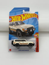 Load image into Gallery viewer, Hot Wheels Toyota Land Cruiser 80
