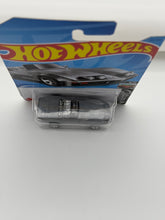 Load image into Gallery viewer, Hot Wheels ‘72 Stingray Convertible
