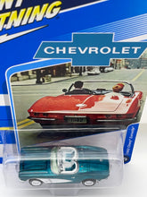 Load image into Gallery viewer, Johnny Lightning’62 Chevy Corvette Classic Gold
